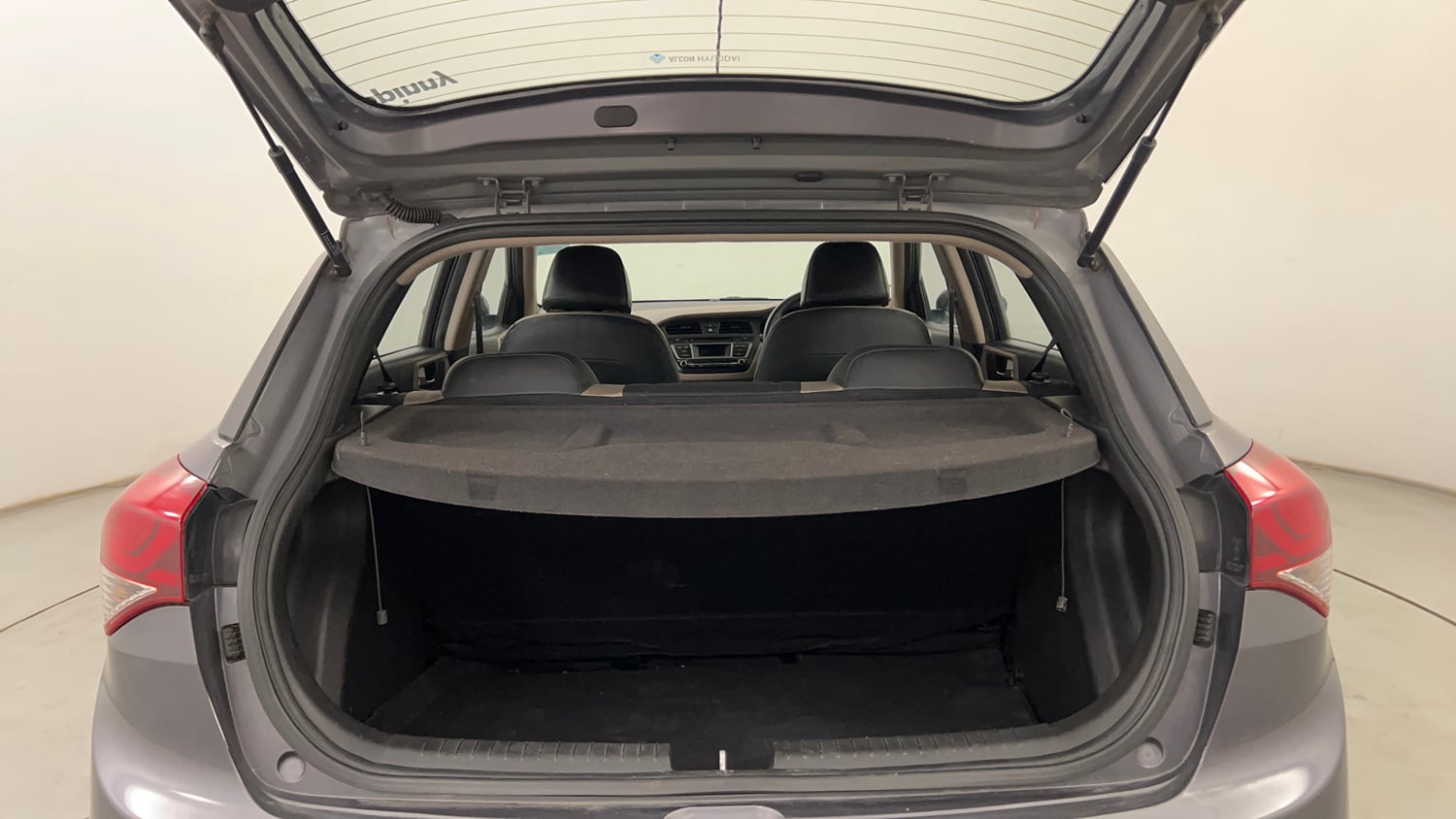 Used 2015 Hyundai Elite i20 Sportz 1.2 Petrol Manual interior DICKY INSIDE VIEW