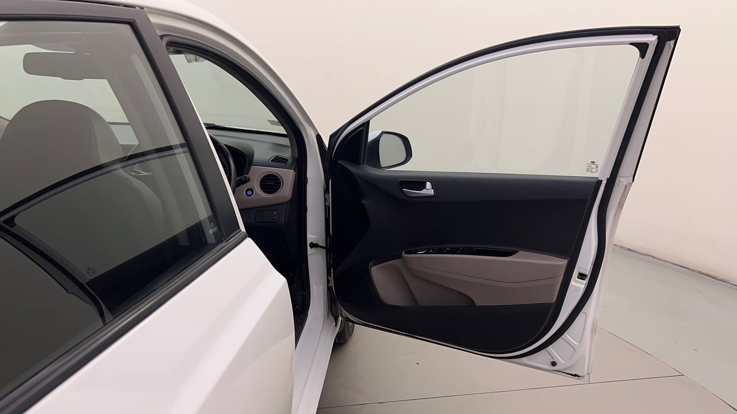 Used 2015 Hyundai Xcent SX 1.2 (O) Petrol Manual interior RIGHT FRONT DOOR OPEN VIEW