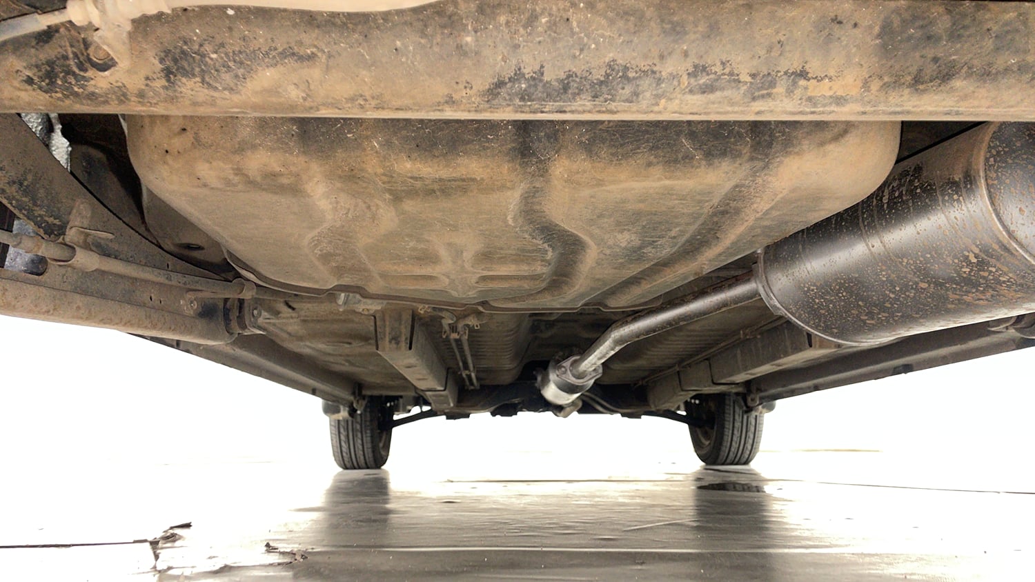 Used 2015 Maruti Suzuki Wagon R VXI Petrol Manual extra REAR UNDERBODY VIEW (TAKEN FROM REAR)