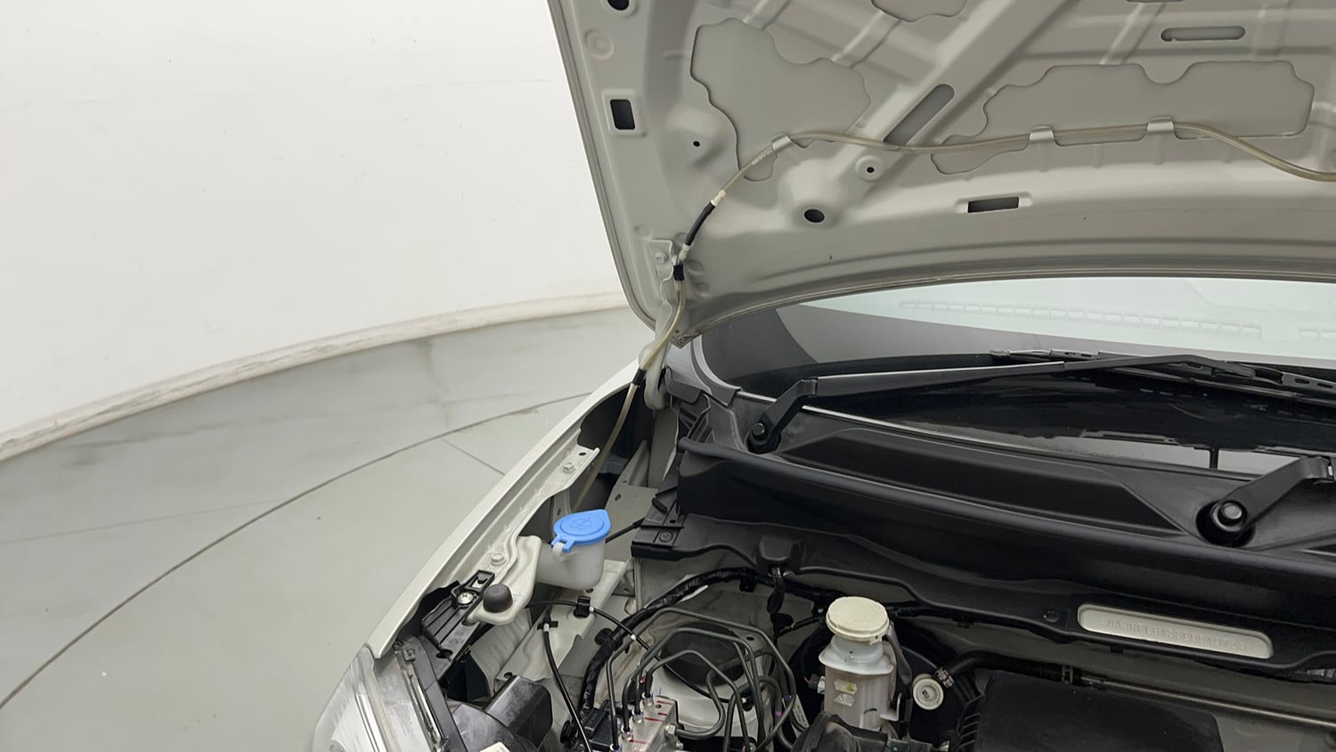 Used 2025 Maruti Suzuki S-Presso Lxi (O) Petrol Manual engine ENGINE RIGHT SIDE HINGE & APRON VIEW