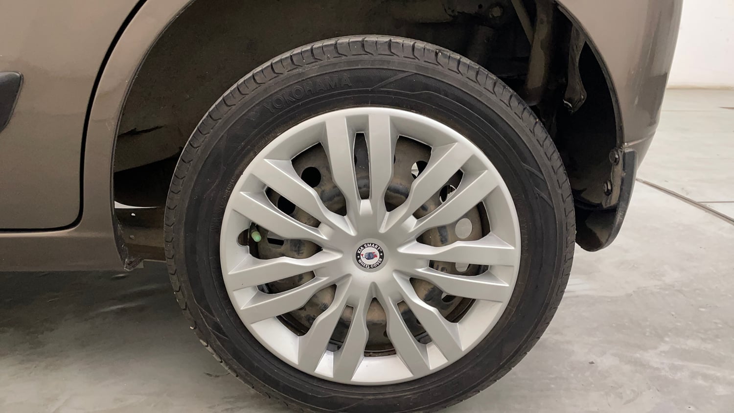 Used 2015 Maruti Suzuki Wagon R VXI Petrol Manual tyres LEFT REAR TYRE RIM VIEW