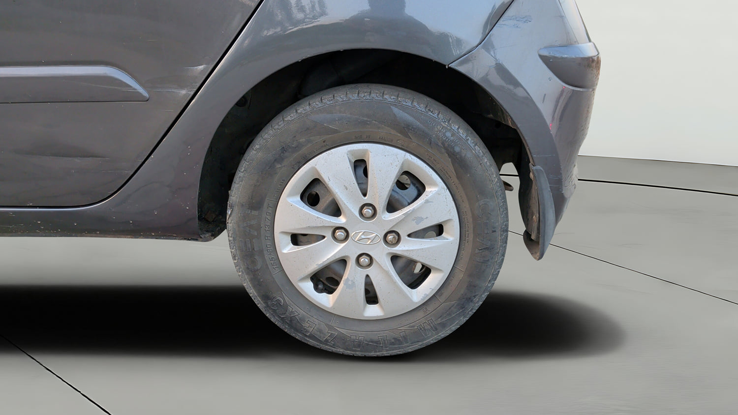 Used 2012 Hyundai i10 Sportz 1.2 Kappa2 Petrol Manual tyres LEFT REAR TYRE RIM VIEW