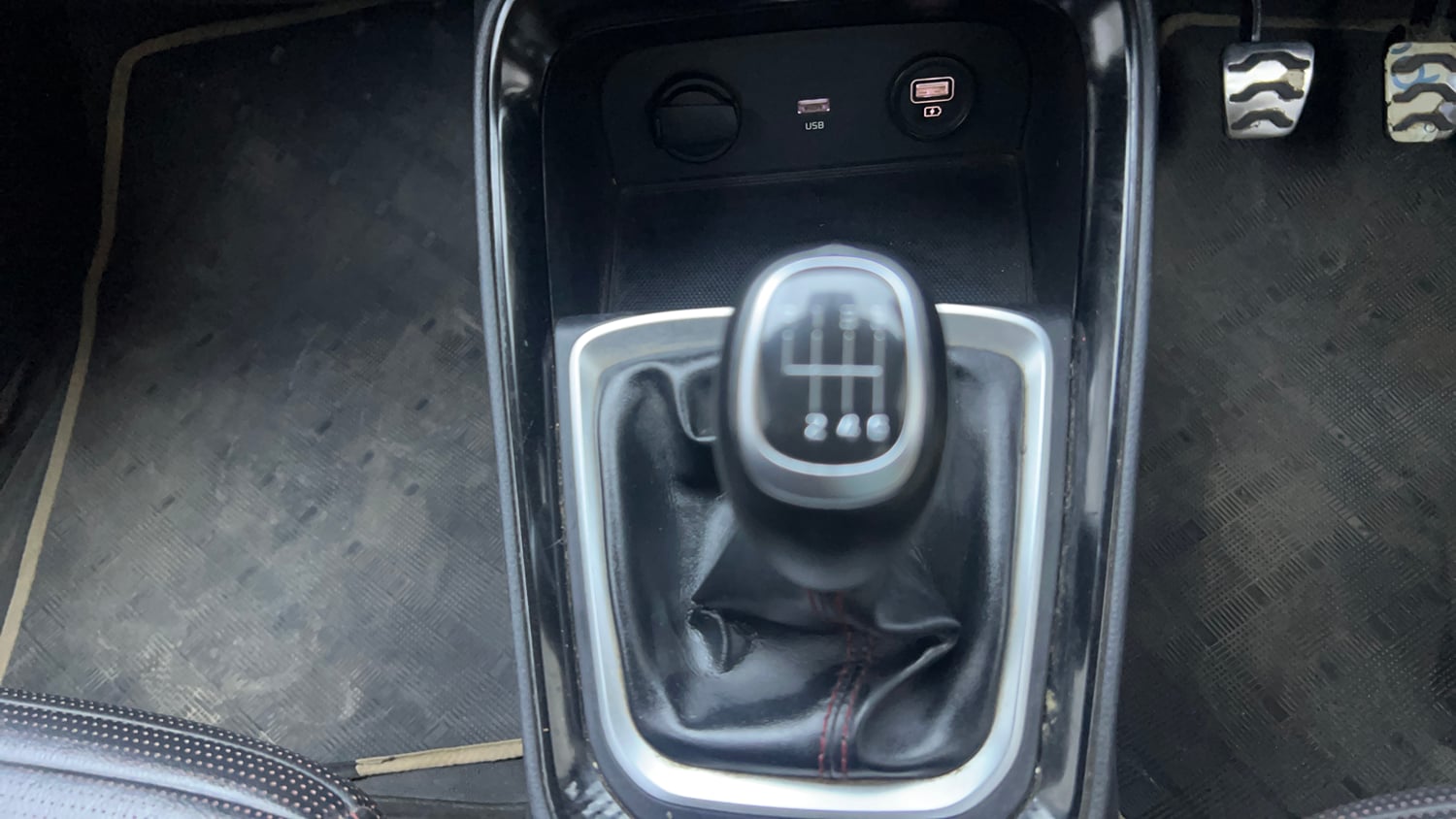 Used 2021 Kia Sonet GTX Plus 1.5 Diesel Manual interior GEAR  KNOB VIEW