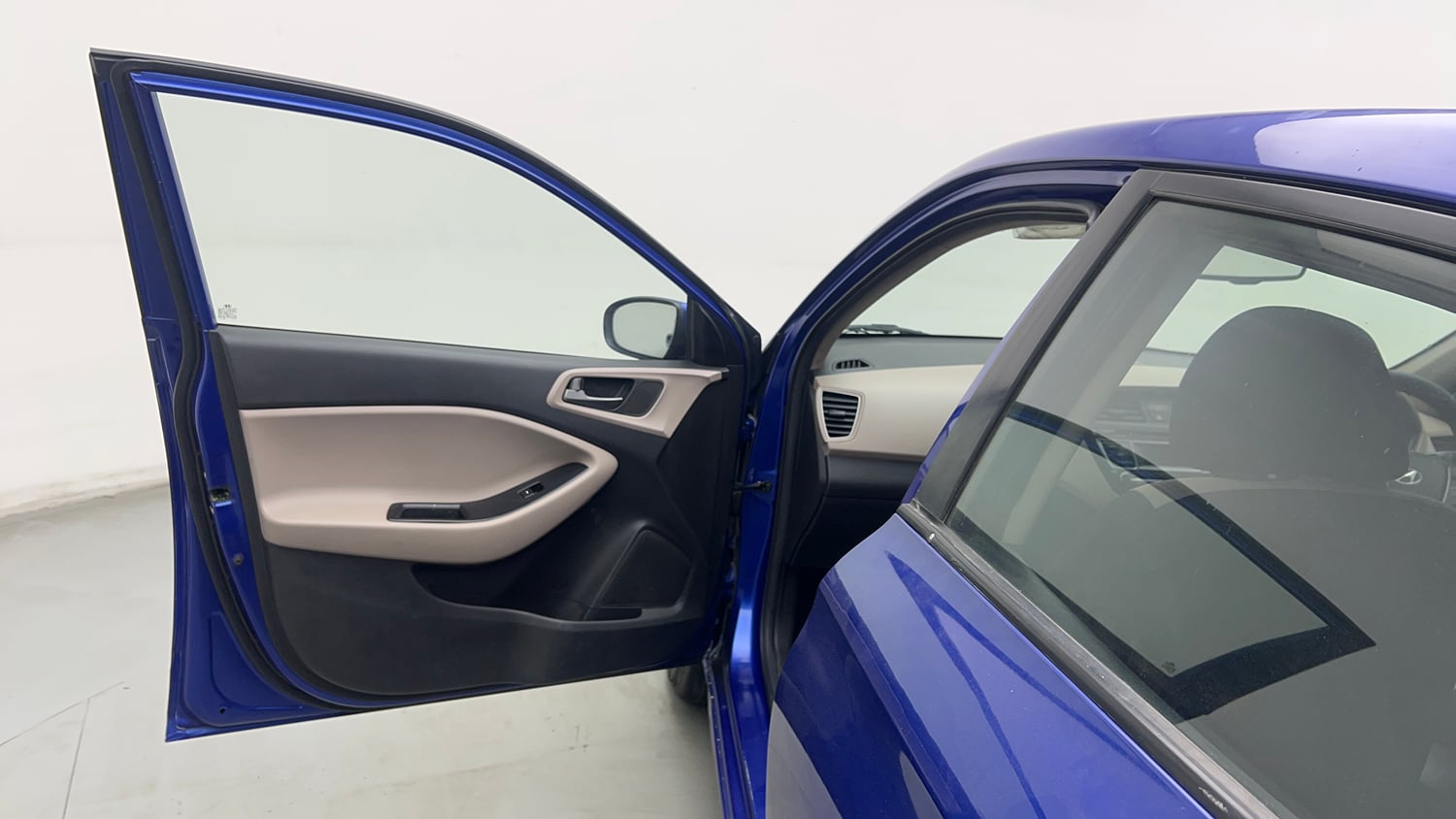 Used 2014 Hyundai Elite i20 Sportz 1.2 Petrol Manual interior LEFT FRONT DOOR OPEN VIEW