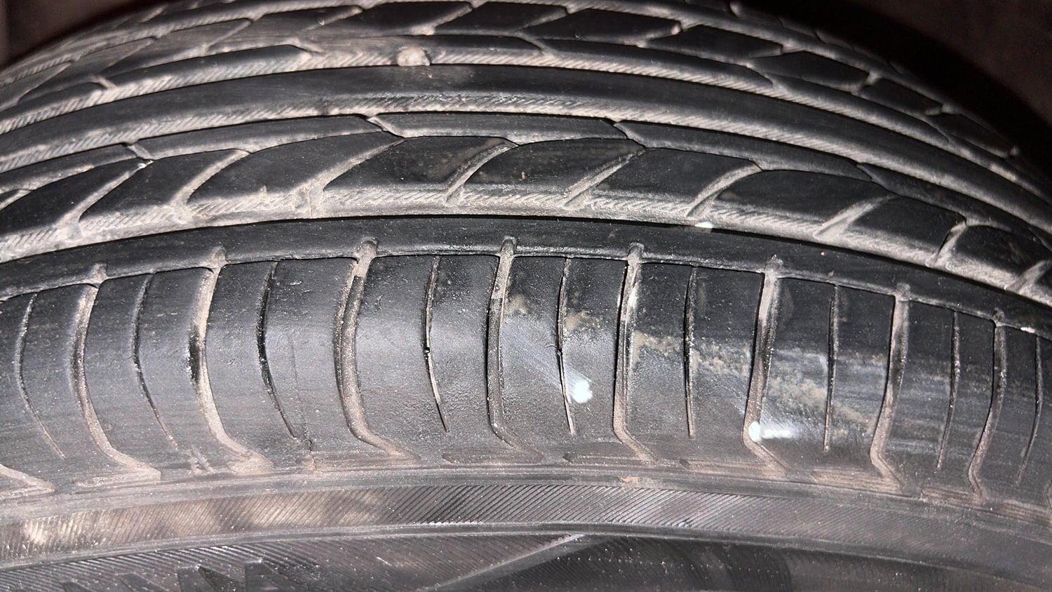 Used 2012 Maruti Suzuki Swift VXi Petrol Manual tyres LEFT FRONT TYRE TREAD VIEW