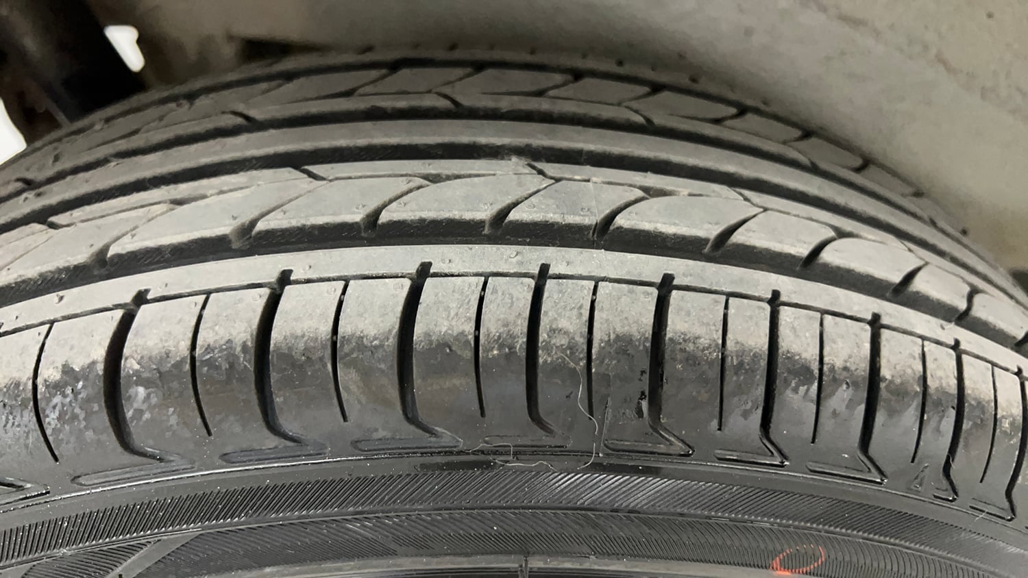 Used 2017 Maruti Suzuki Wagon R 1.0 VXI AMT (O) Petrol Automatic tyres RIGHT REAR TYRE TREAD VIEW