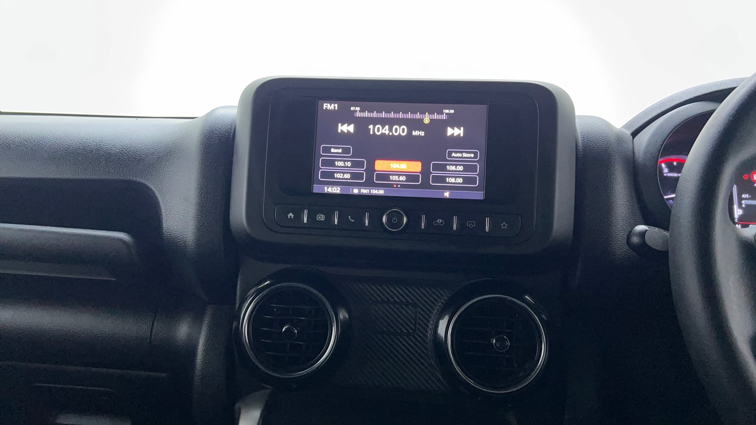 Used 2024 Mahindra Thar LX Hard Top Diesel MT RWD Diesel Manual top_features Integrated (in-dash) music system