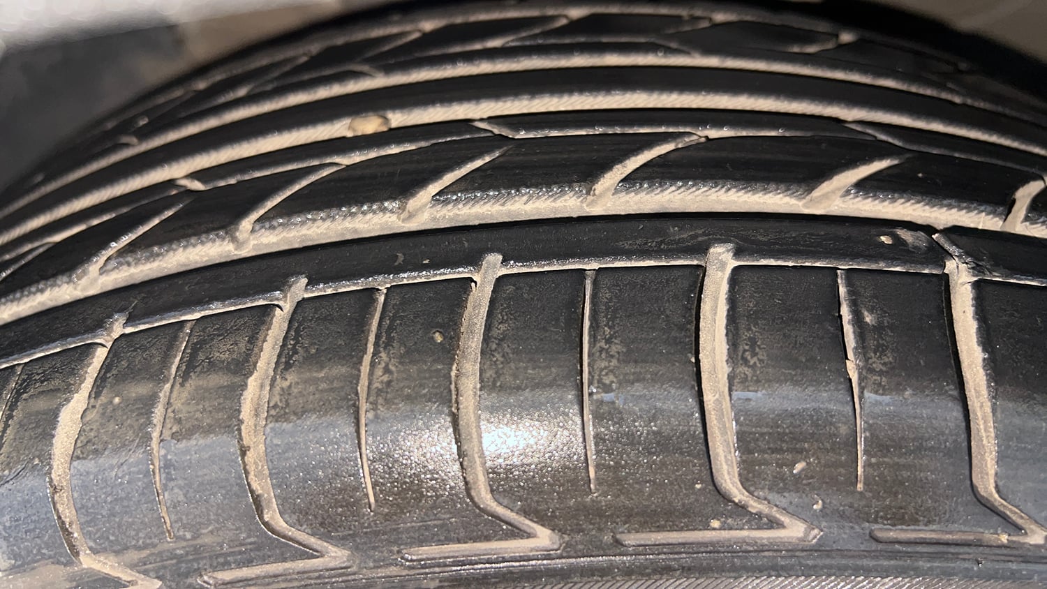 Used 2017 Hyundai Creta SX Plus 1.6 AT Petrol Petrol Automatic tyres LEFT FRONT TYRE TREAD VIEW