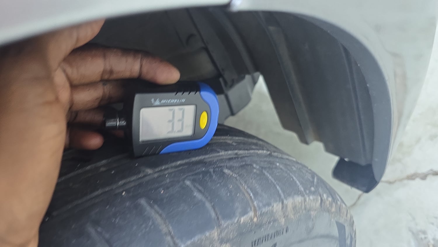 Used 2017 Maruti Suzuki Wagon R VXI Petrol Manual tyres RIGHT FRONT TYRE TREAD VIEW