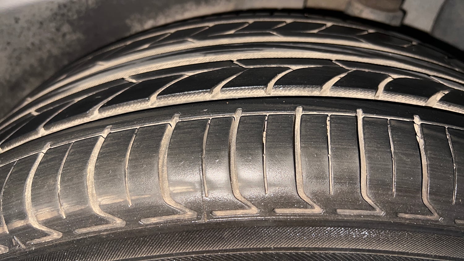 Used 2017 Hyundai Creta SX Plus 1.6 AT Petrol Petrol Automatic tyres LEFT REAR TYRE TREAD VIEW