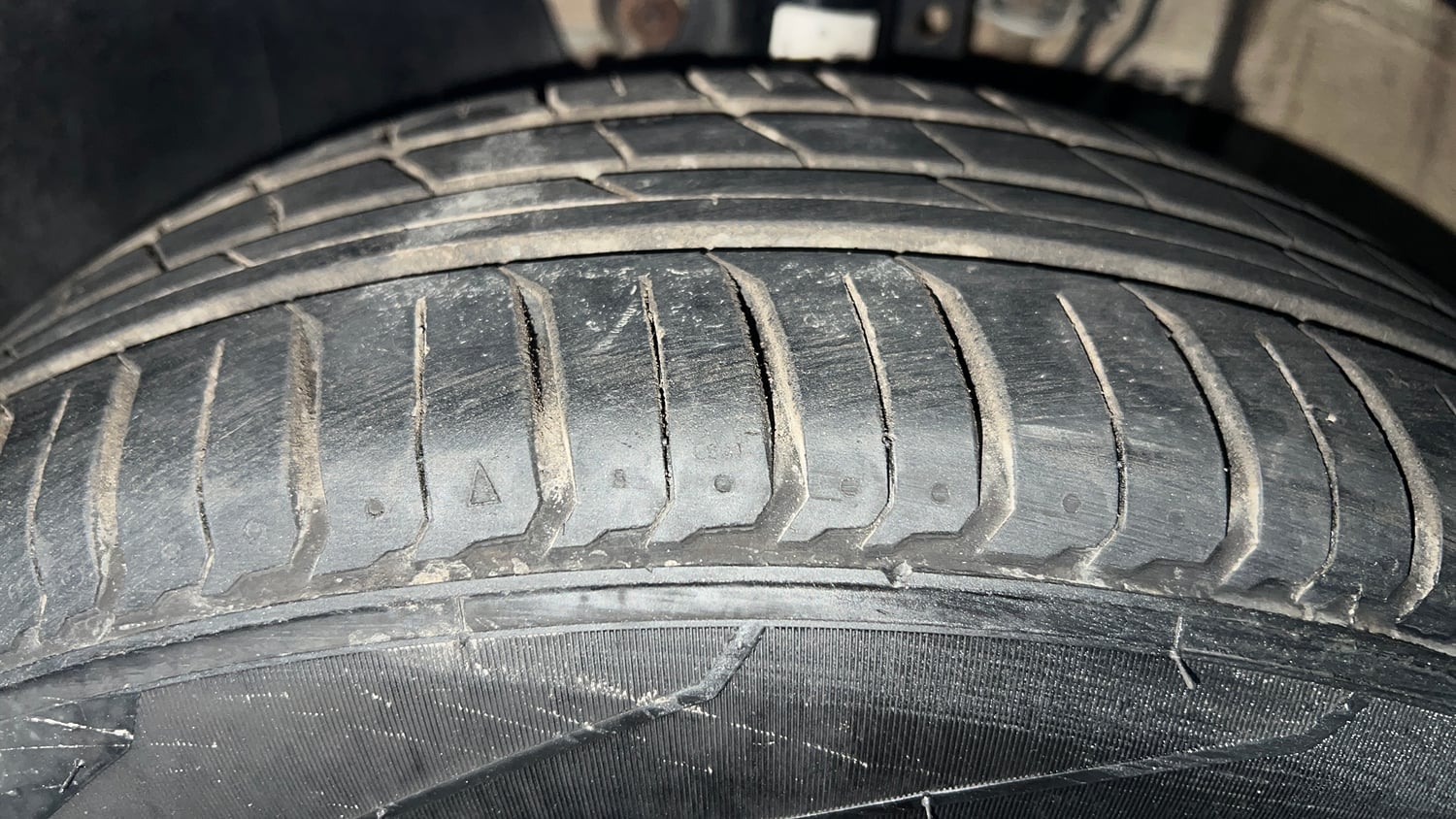 Used 2014 Volkswagen Polo Highline1.2L (P) Petrol Manual tyres LEFT FRONT TYRE TREAD VIEW