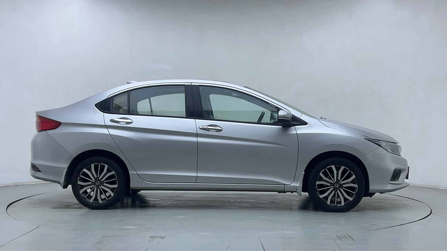 Used 2017 Honda City VX CVT Petrol Petrol Automatic exterior RIGHT SIDE VIEW