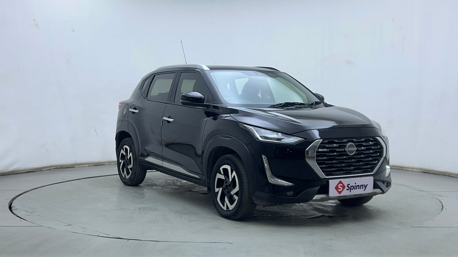 Used 2021 Nissan Magnite XV Turbo CVT Petrol Automatic exterior RIGHT FRONT CORNER VIEW