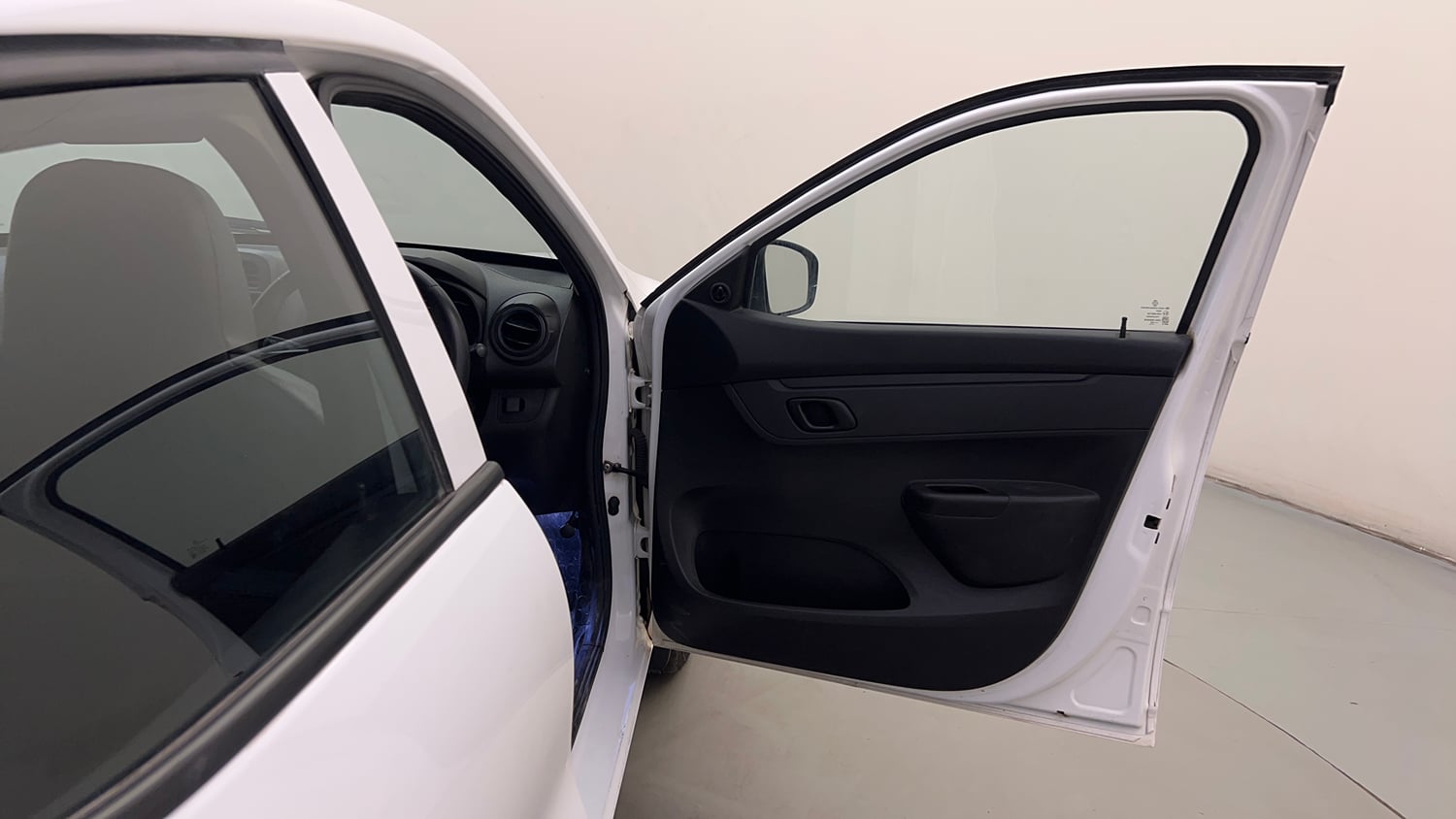 Used 2022 Renault Kwid RXL (O) 0.8 Petrol Manual interior RIGHT FRONT DOOR OPEN VIEW