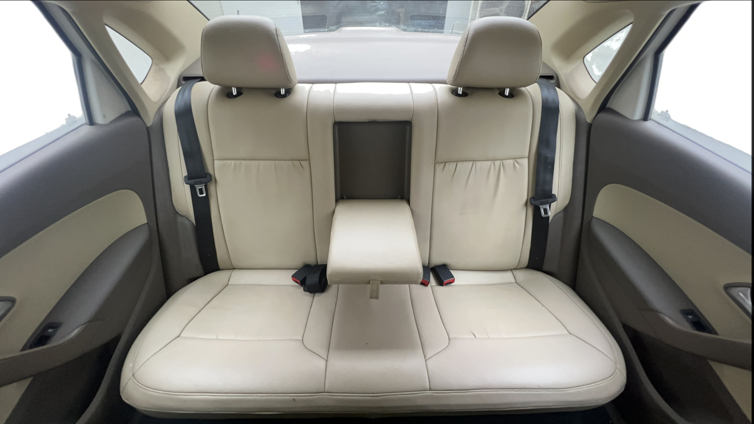 Used 2014 Skoda Rapid 1.6 MPI Elegance Petrol Manual interior REAR SEAT CONDITION VIEW