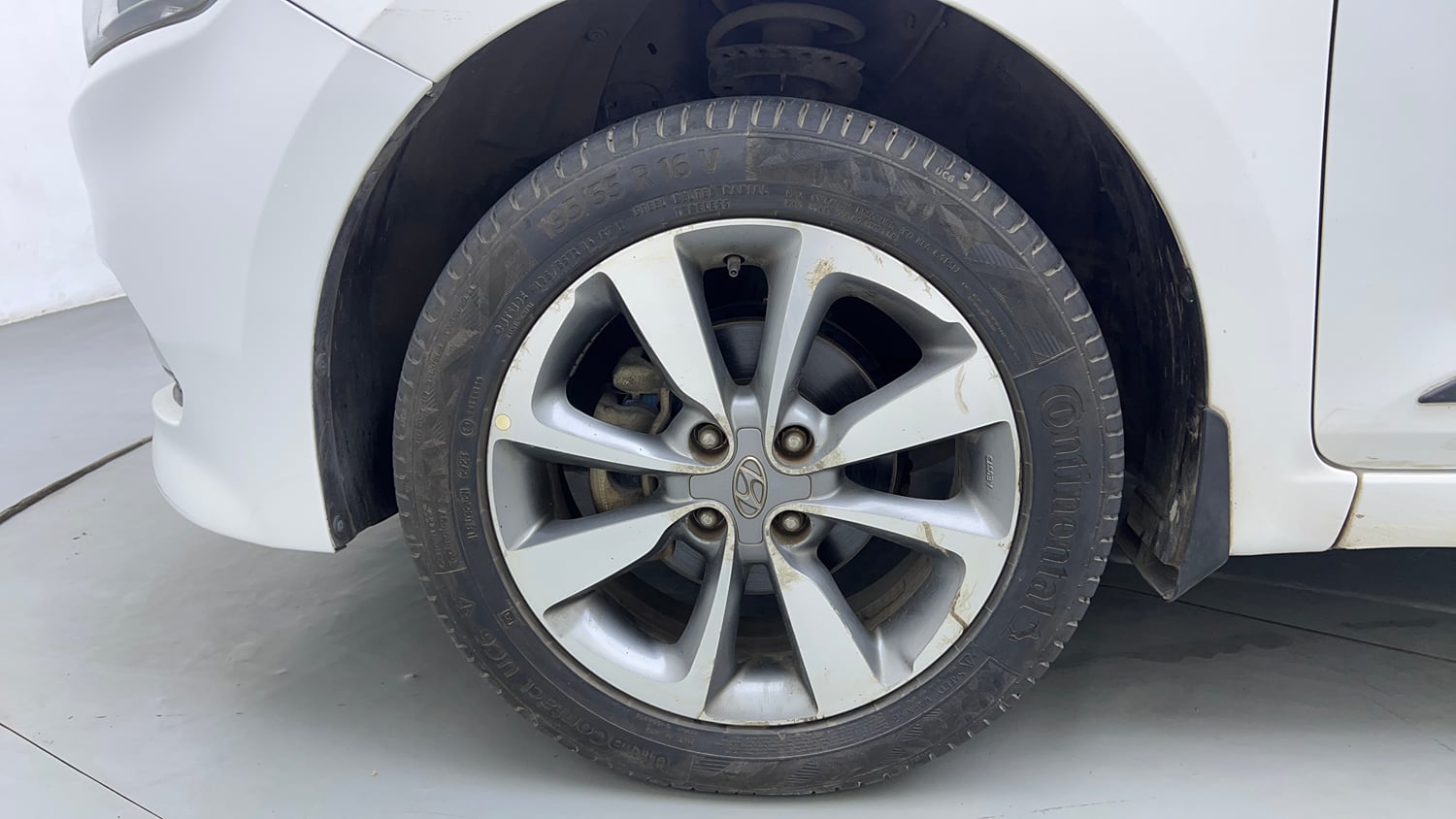 Used 2017 Hyundai Elite i20 Asta 1.2 (O) Petrol Manual tyres LEFT FRONT TYRE RIM VIEW