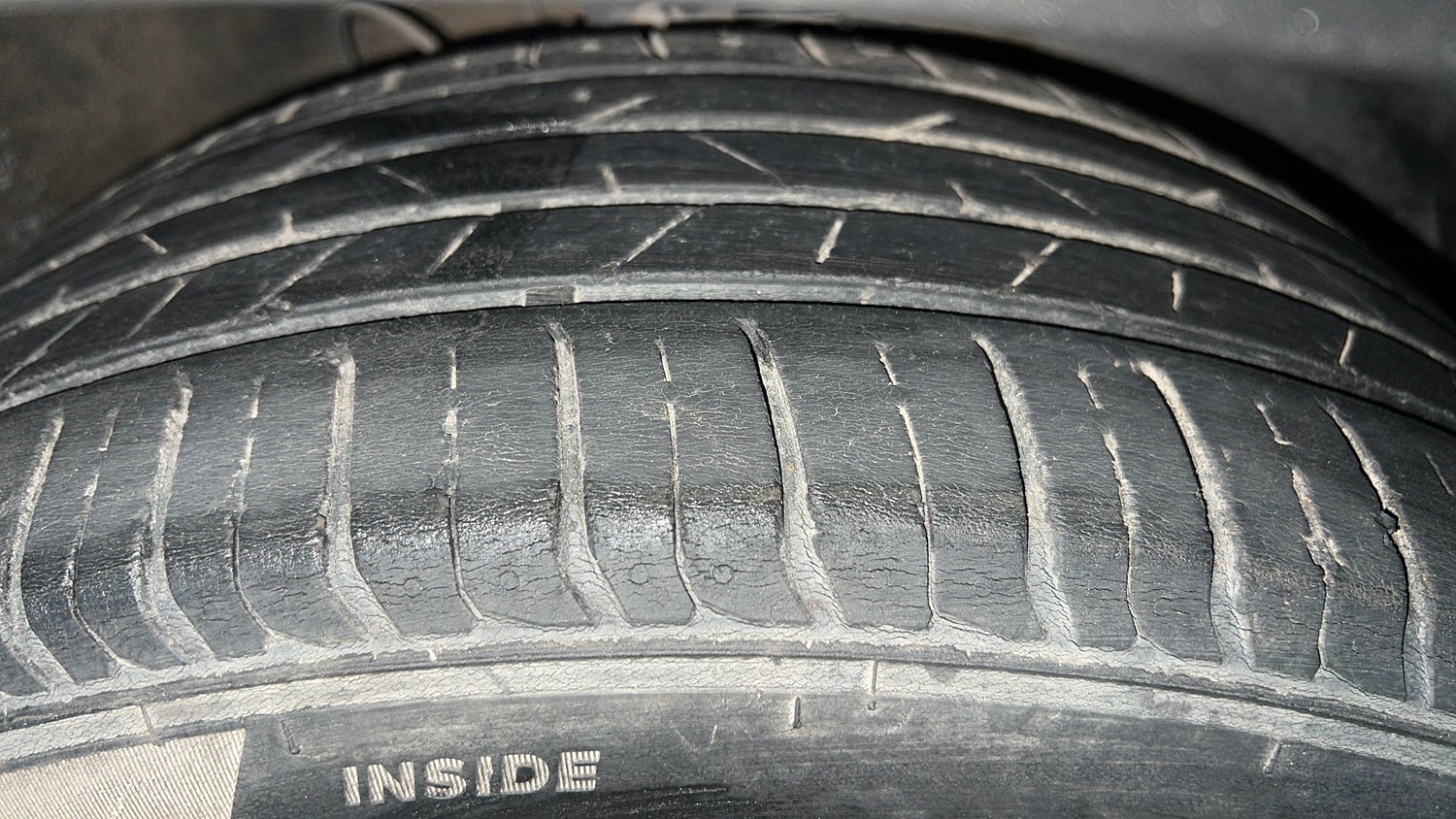 Used 2021 Hyundai Venue SX (O) 1.0 Turbo Petrol Manual tyres RIGHT FRONT TYRE TREAD VIEW