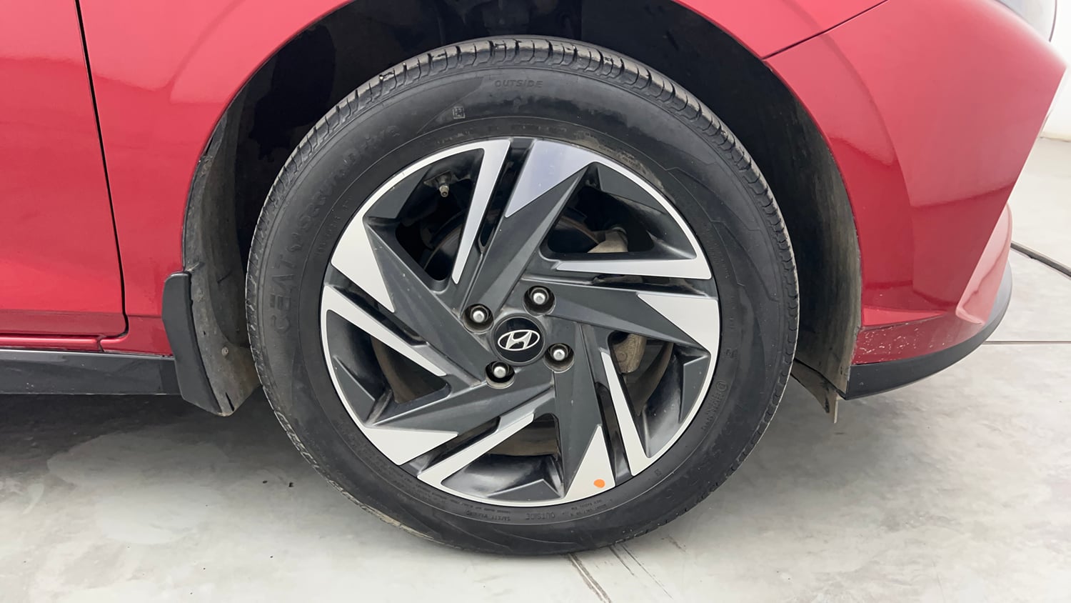 Used 2021 Hyundai New i20 Asta (O) 1.2 MT Petrol Manual tyres RIGHT FRONT TYRE RIM VIEW