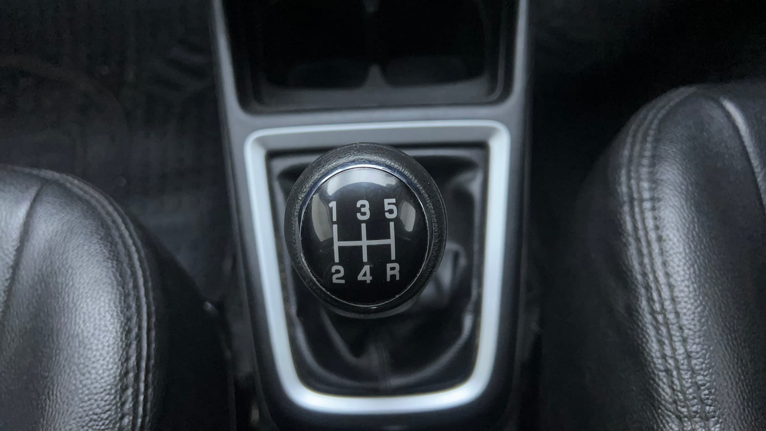Used 2018 Maruti Suzuki Swift ZXi Plus Petrol Manual interior GEAR  KNOB VIEW