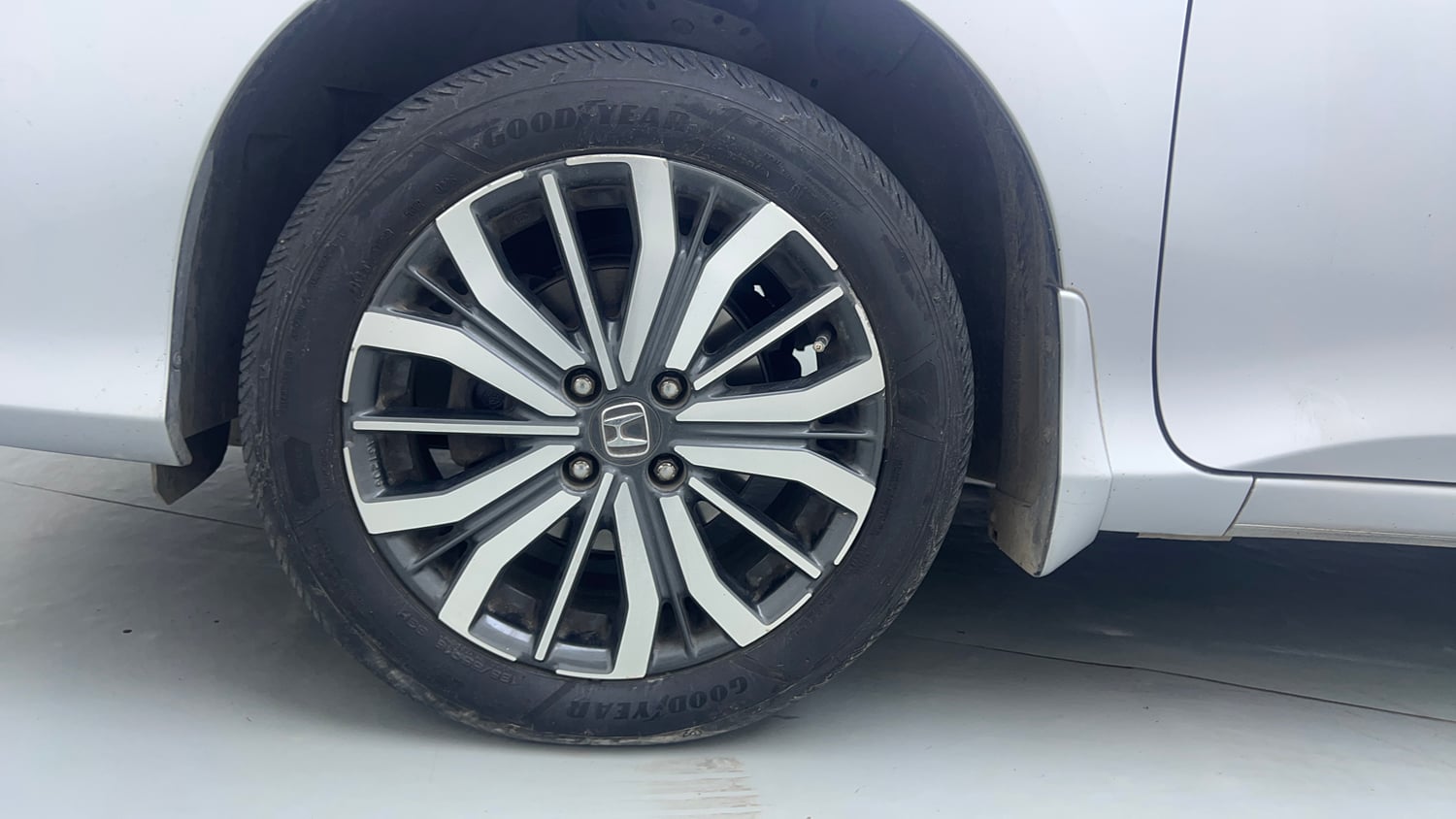 Used 2017 Honda City VX CVT Petrol Petrol Automatic tyres LEFT FRONT TYRE RIM VIEW
