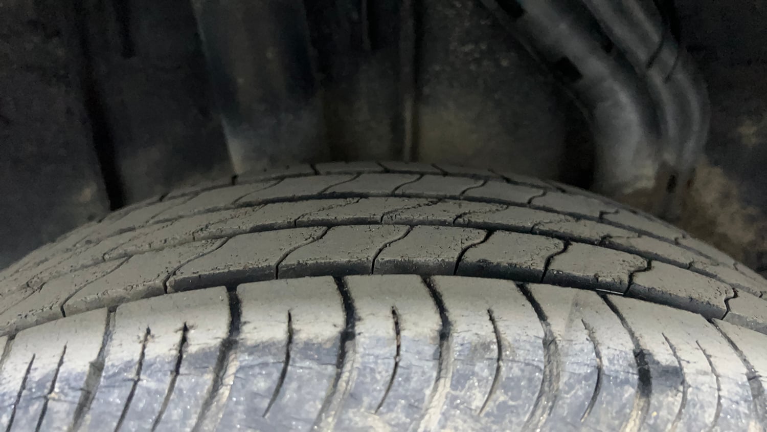 Used 2021 Nissan Magnite XV Turbo CVT Petrol Automatic tyres RIGHT REAR TYRE TREAD VIEW