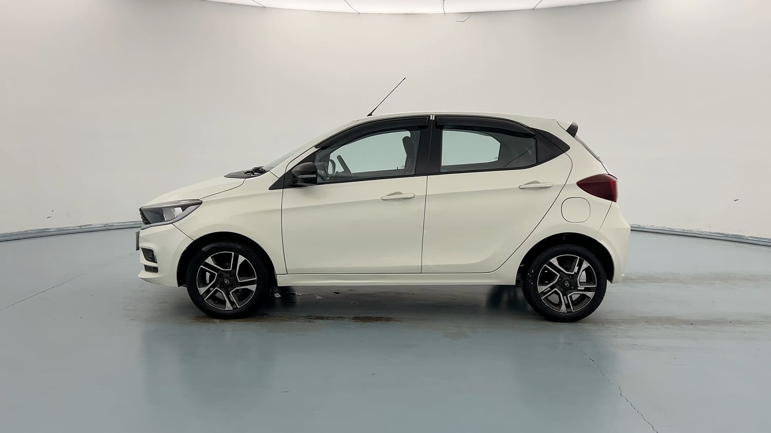Used 2020 Tata Tiago XZ Plus Petrol Manual exterior LEFT SIDE VIEW