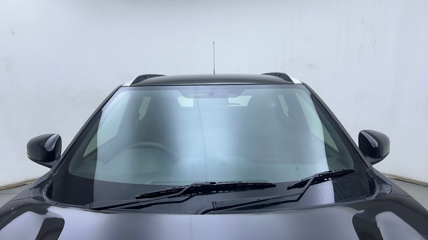 Used 2021 Nissan Magnite XV Turbo CVT Petrol Automatic exterior FRONT WINDSHIELD VIEW