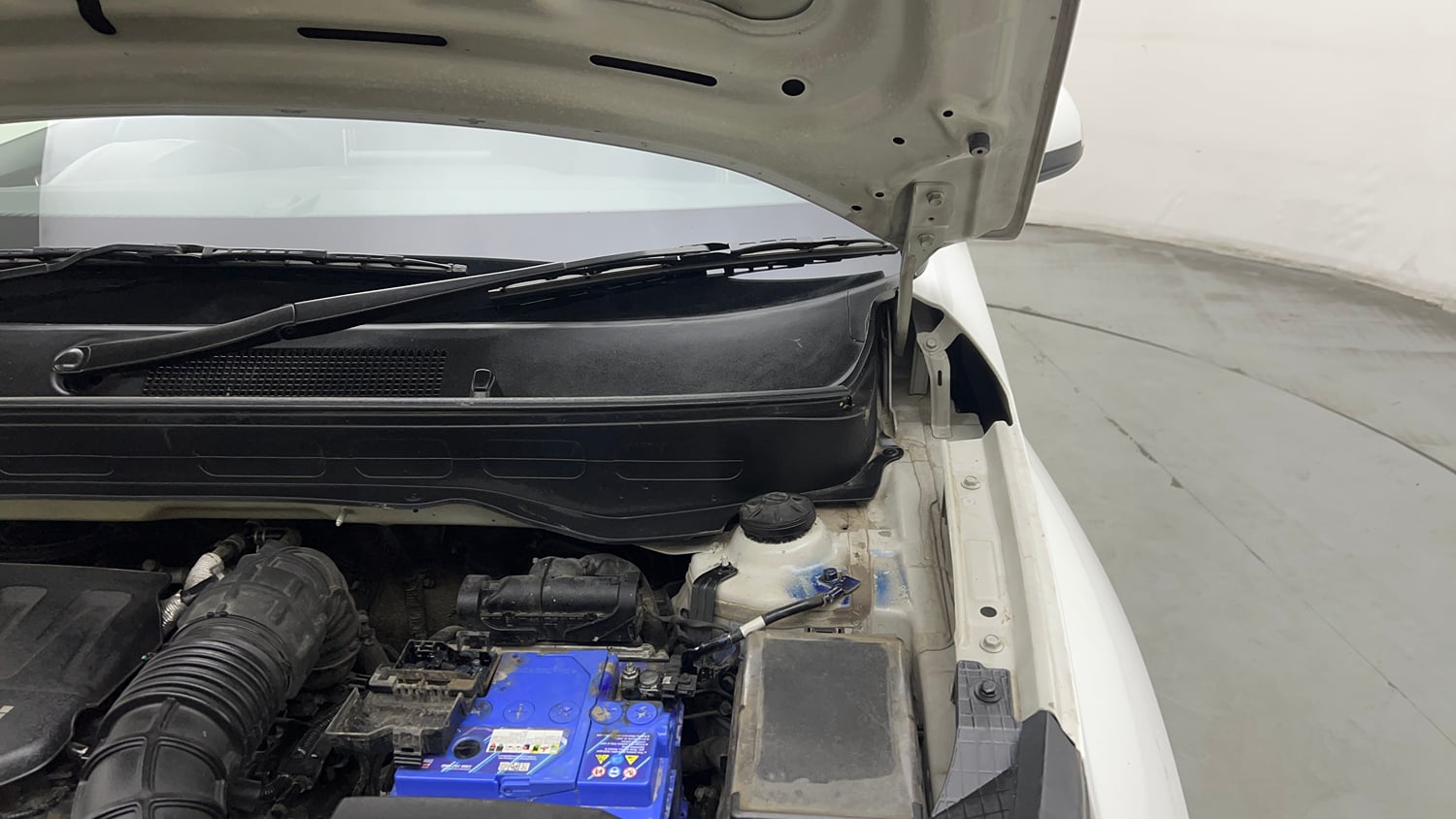 Used 2021 Hyundai Venue SX (O) 1.0 Turbo Petrol Manual engine ENGINE LEFT SIDE HINGE & APRON VIEW