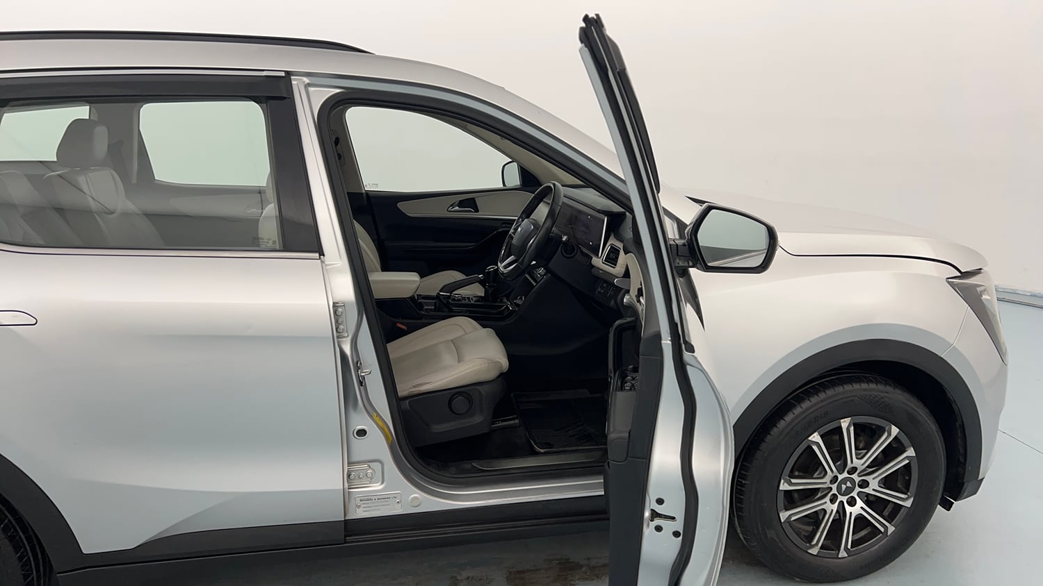 Used 2022 Mahindra XUV700 AX 7 Petrol MT 7 STR Petrol Manual interior RIGHT SIDE FRONT DOOR CABIN VIEW