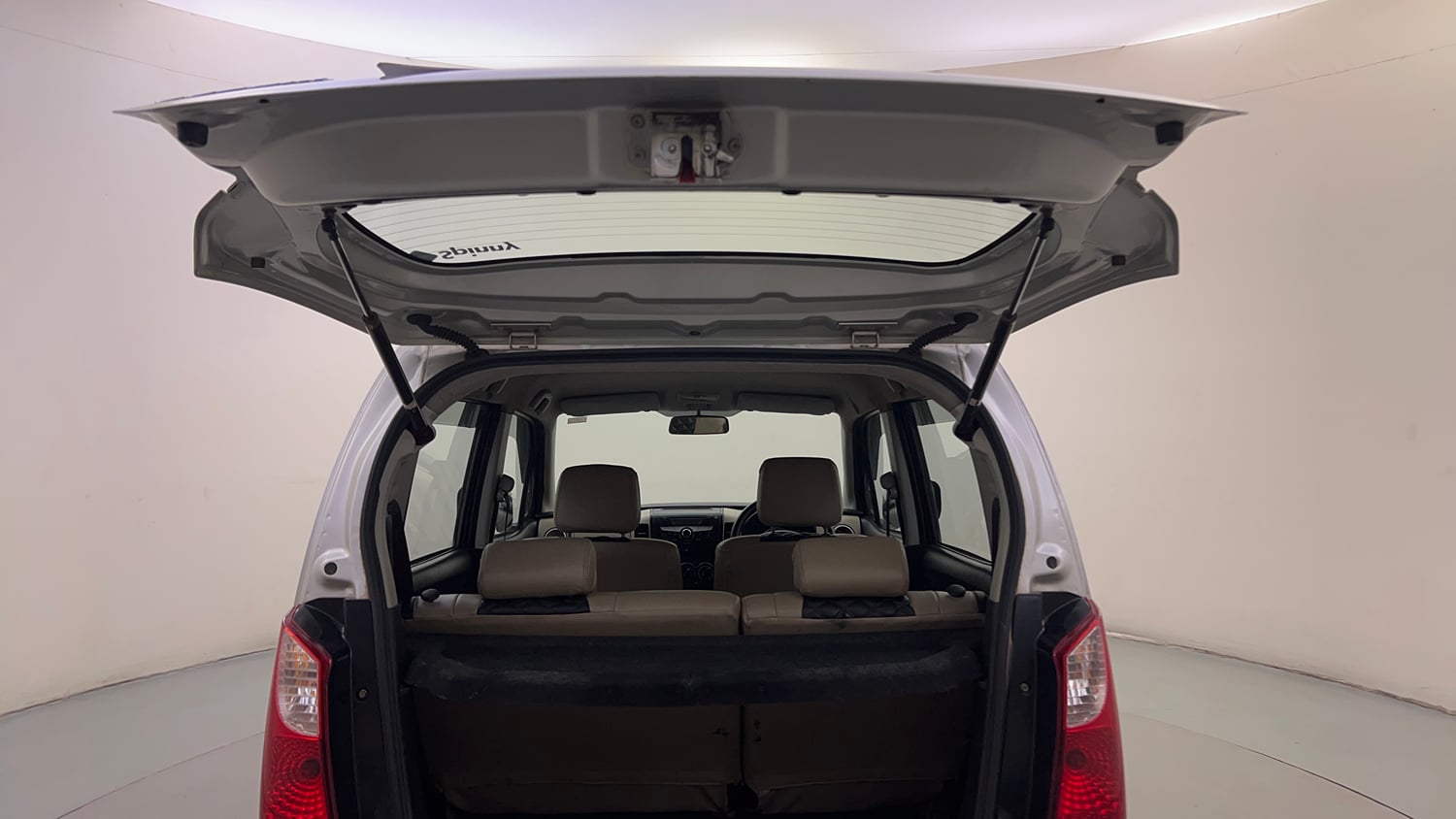 Used 2017 Maruti Suzuki Wagon R VXI Petrol Manual interior DICKY DOOR OPEN VIEW
