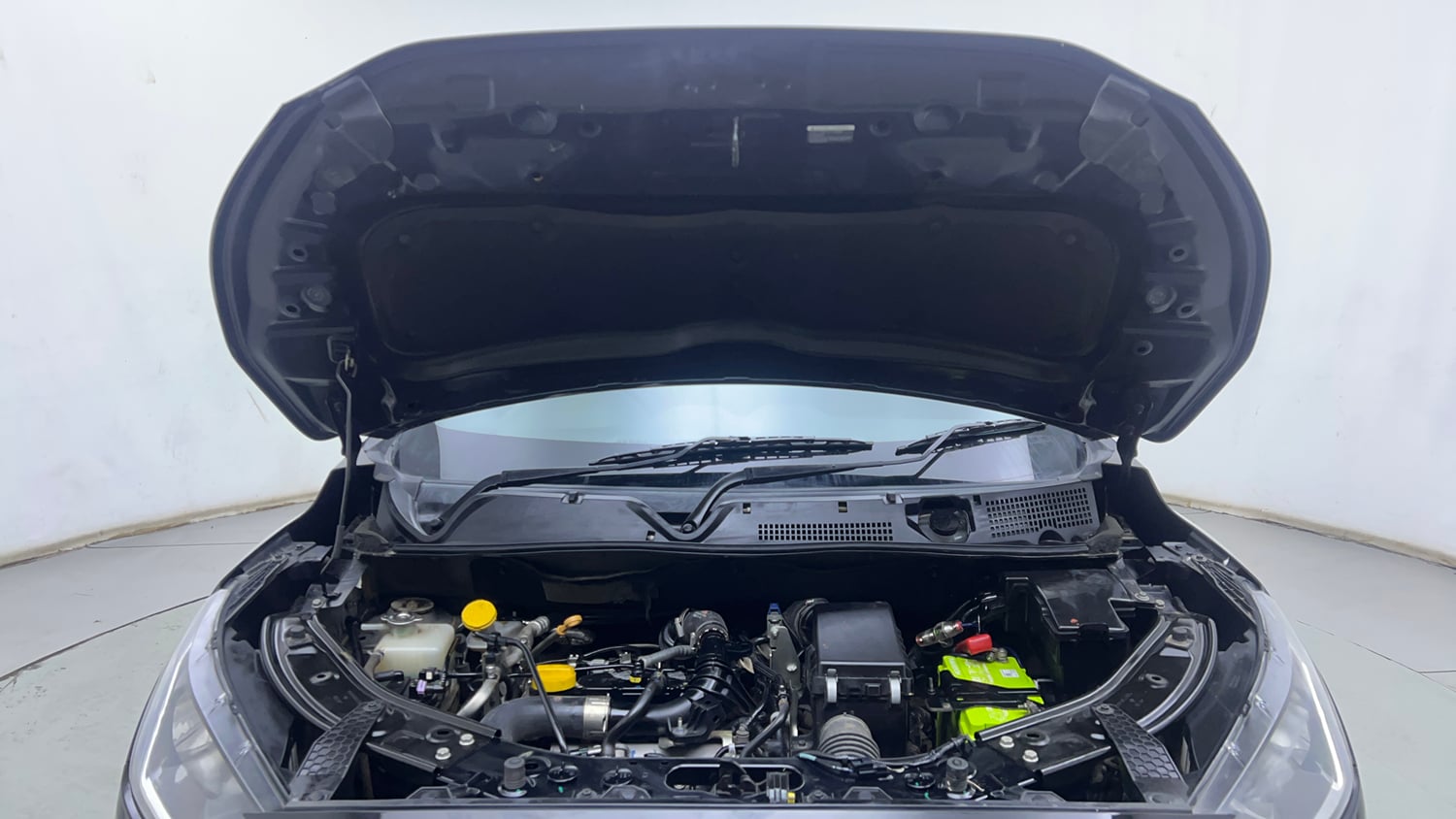Used 2021 Nissan Magnite XV Turbo CVT Petrol Automatic engine ENGINE & BONNET OPEN FRONT VIEW