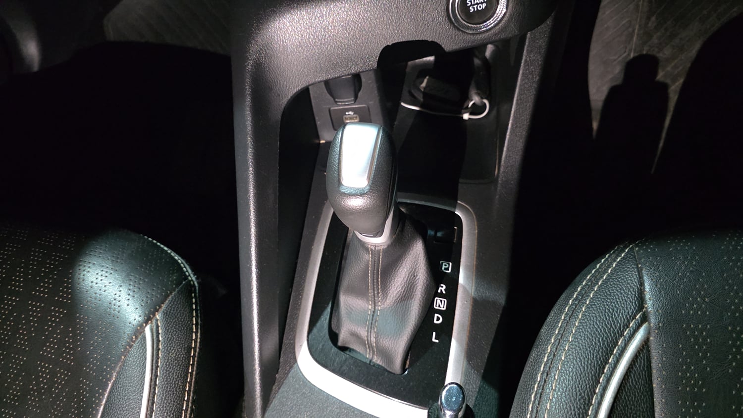 Used 2022 Nissan Magnite XV Premium Turbo CVT Petrol Automatic interior GEAR  KNOB VIEW