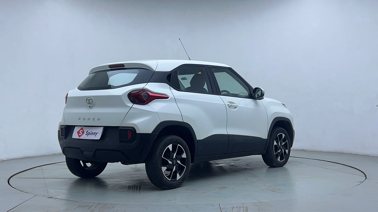 Used 2021 Tata Punch Accomplished Dazzle Pack MT Petrol Manual exterior RIGHT REAR CORNER VIEW