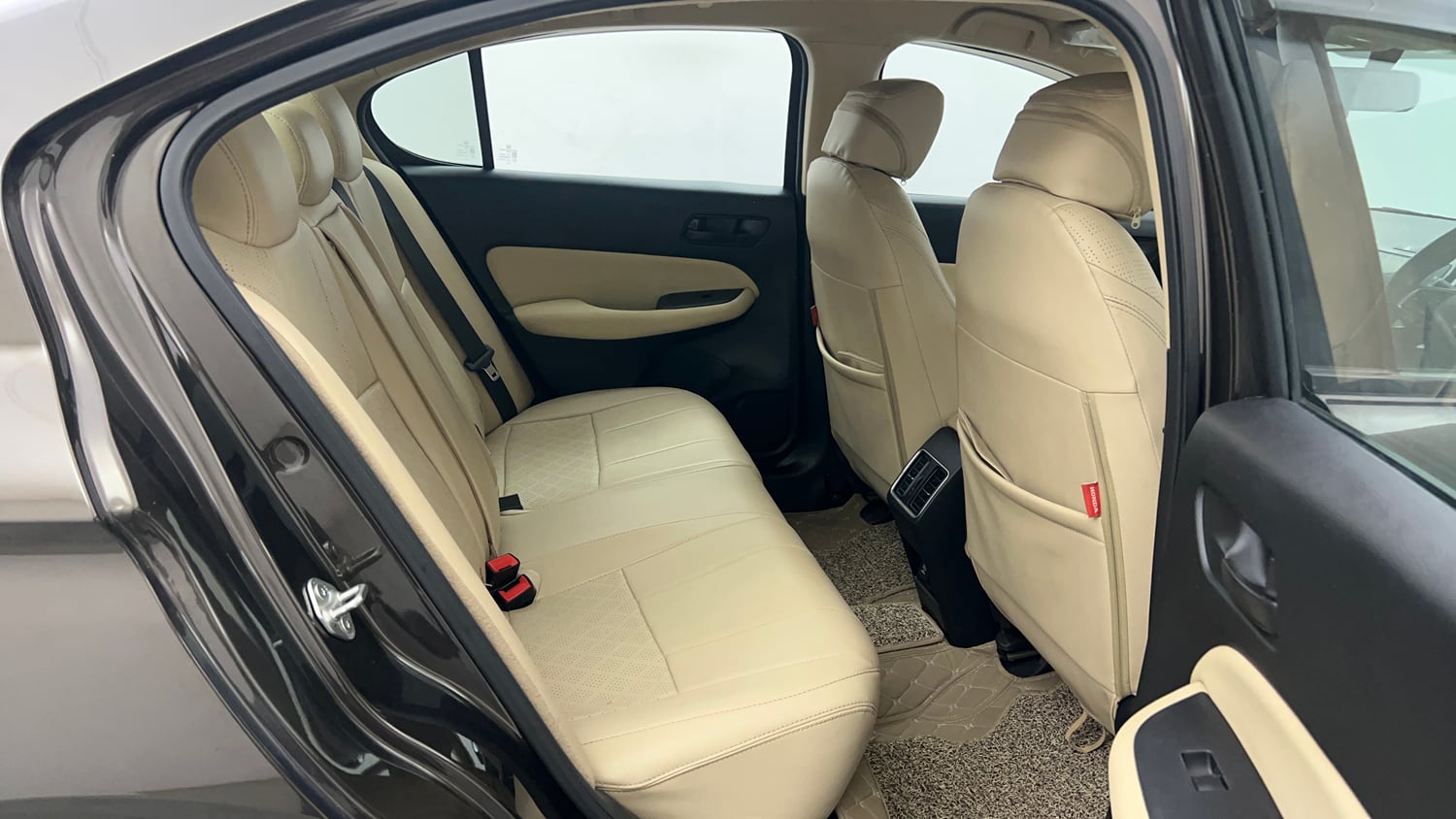 Used 2022 Honda City V Petrol Petrol Manual interior RIGHT SIDE REAR DOOR CABIN VIEW