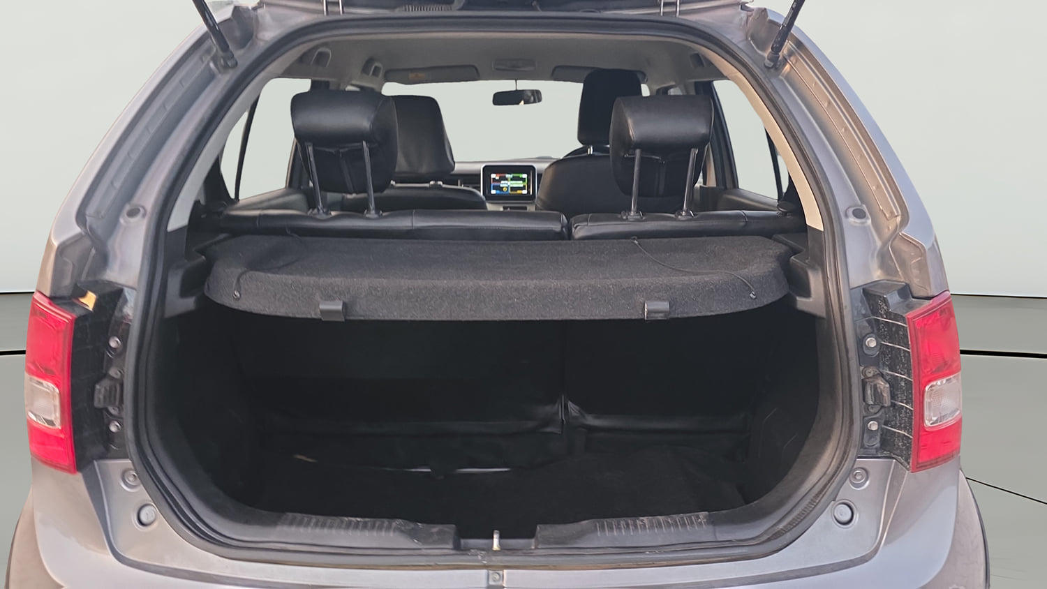 Used 2019 Maruti Suzuki Ignis Alpha 1.2 AMT Petrol Automatic interior DICKY INSIDE VIEW