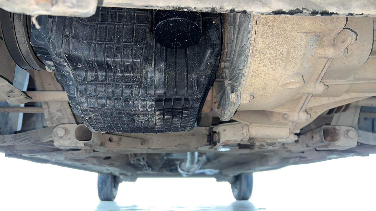 Used 2017 Renault Kwid 1.0 RXL AMT Petrol Automatic extra FRONT LEFT UNDERBODY VIEW
