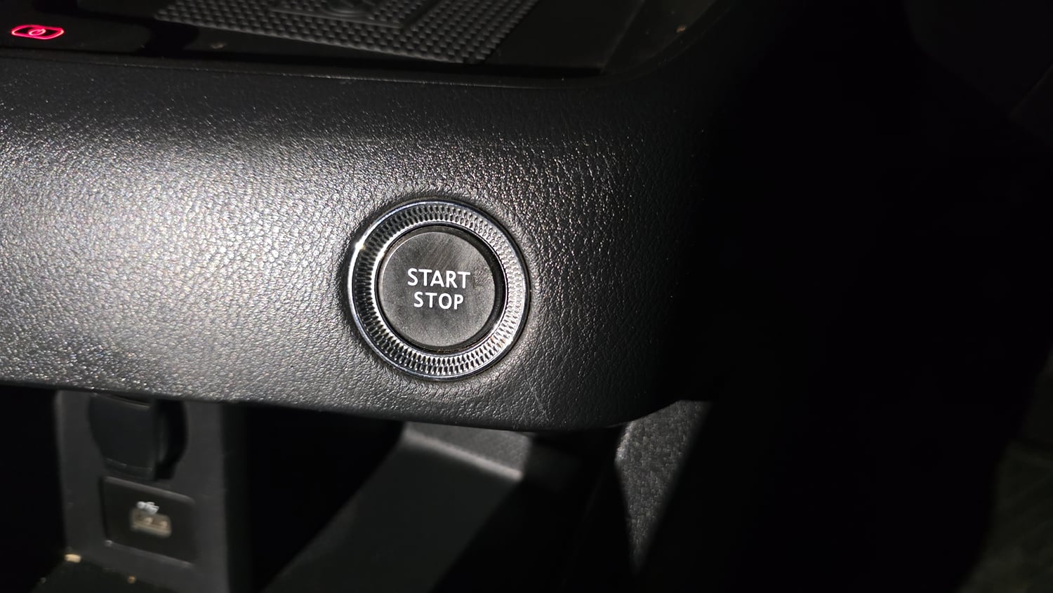 Used 2022 Nissan Magnite XV Premium Turbo CVT Petrol Automatic top_features Keyless start