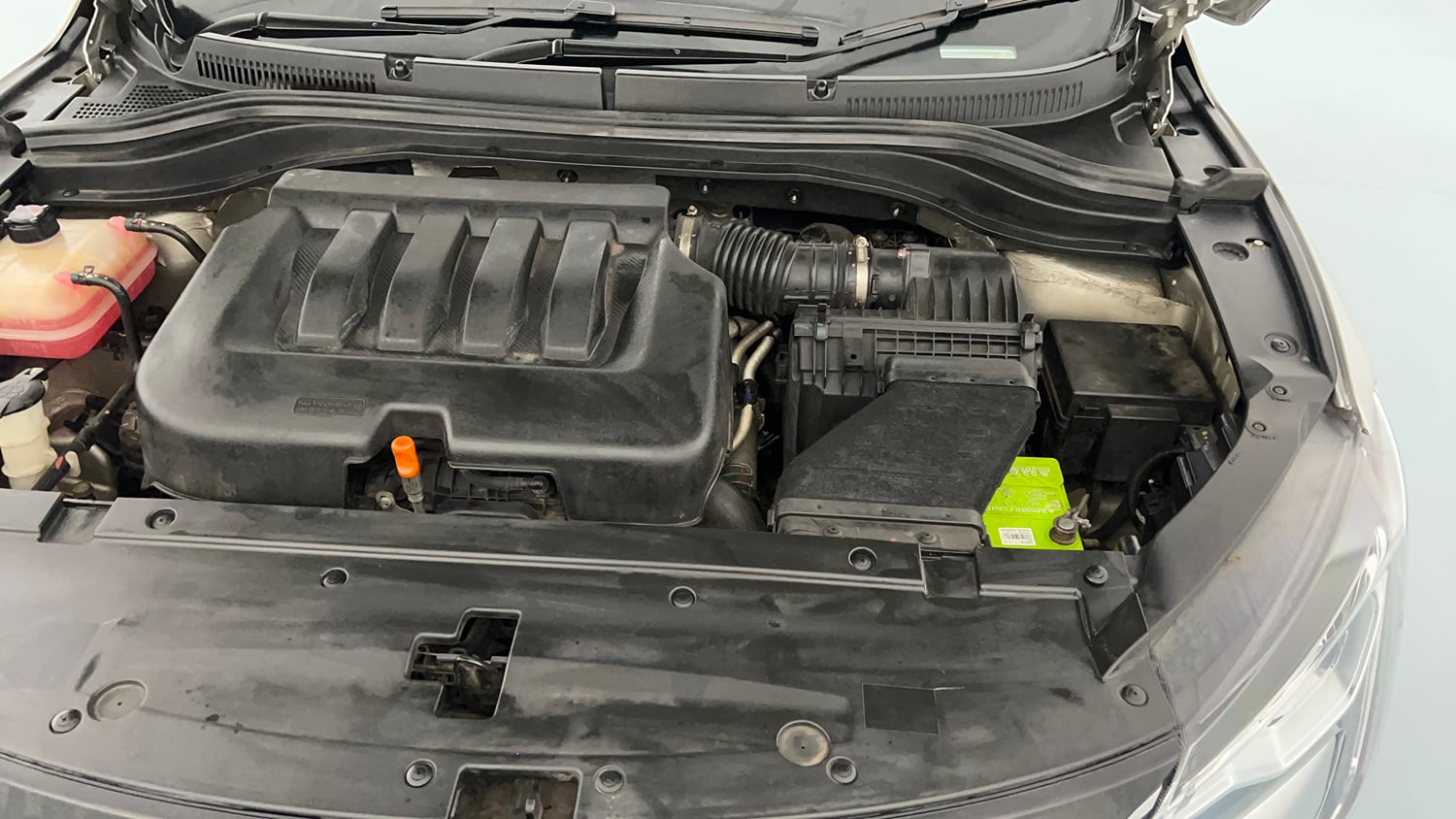 Used 2022 Mahindra XUV700 AX 7 Petrol MT 7 STR Petrol Manual engine ENGINE LEFT SIDE VIEW