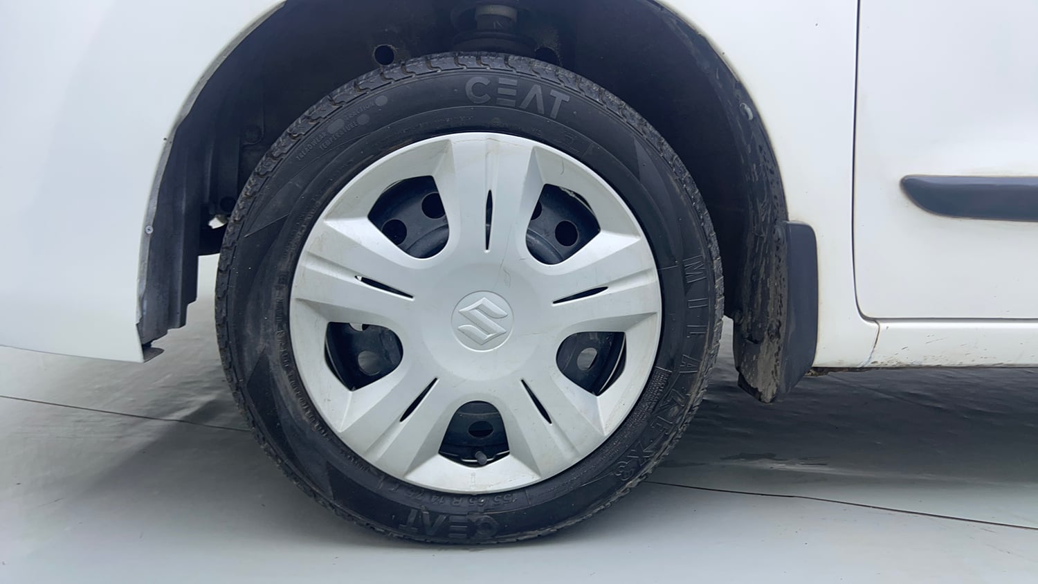 Used 2014 Maruti Suzuki Wagon R VXI Petrol Manual tyres LEFT FRONT TYRE RIM VIEW