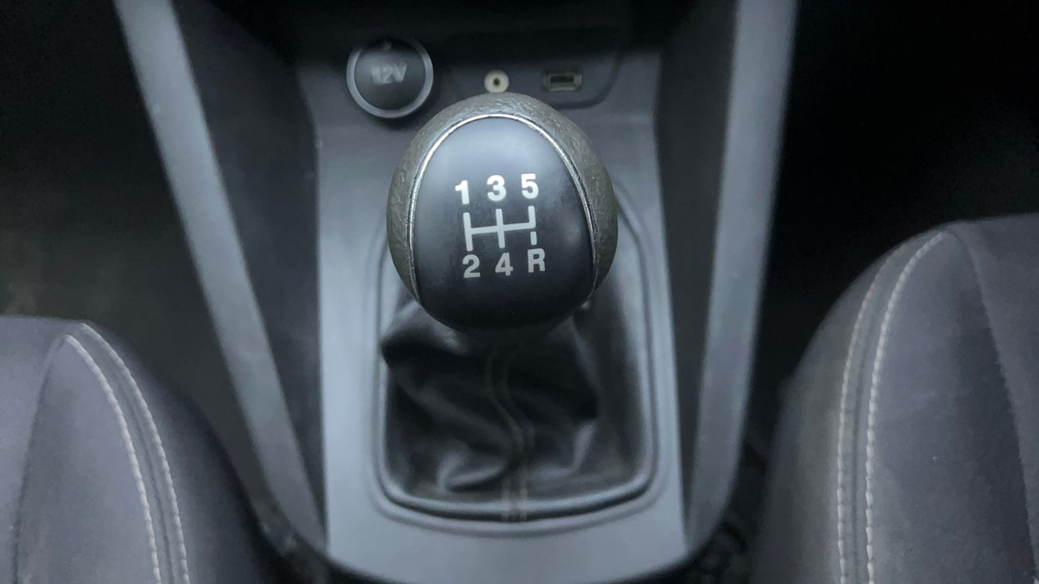 Used 2019 Ford Figo Titanium 1.2 Ti-VCT MT Petrol Manual interior GEAR  KNOB VIEW