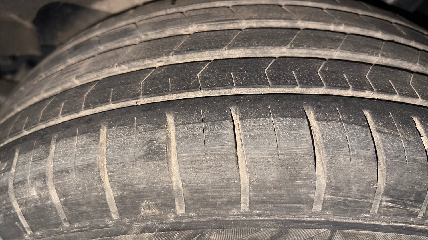 Used 2019 Maruti Suzuki Baleno Alpha Automatic Petrol Automatic tyres LEFT REAR TYRE TREAD VIEW
