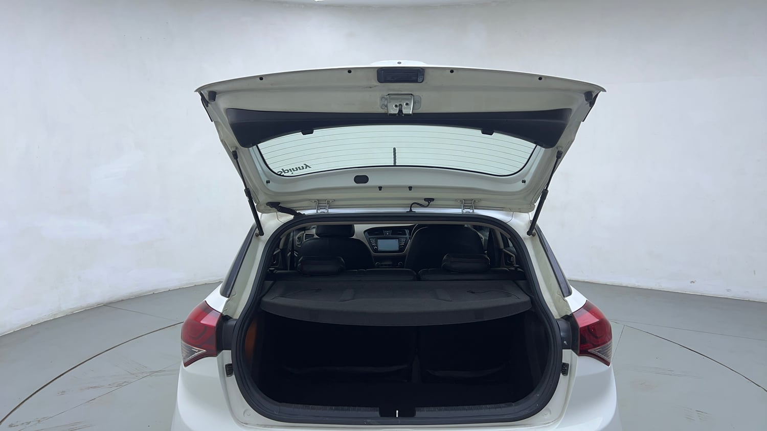 Used 2017 Hyundai Elite i20 Asta 1.2 (O) Petrol Manual interior DICKY DOOR OPEN VIEW