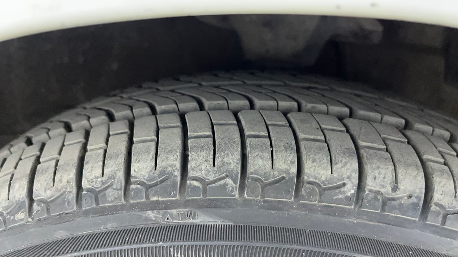 Used 2013 Hyundai Eon Sportz Petrol Manual tyres RIGHT FRONT TYRE TREAD VIEW