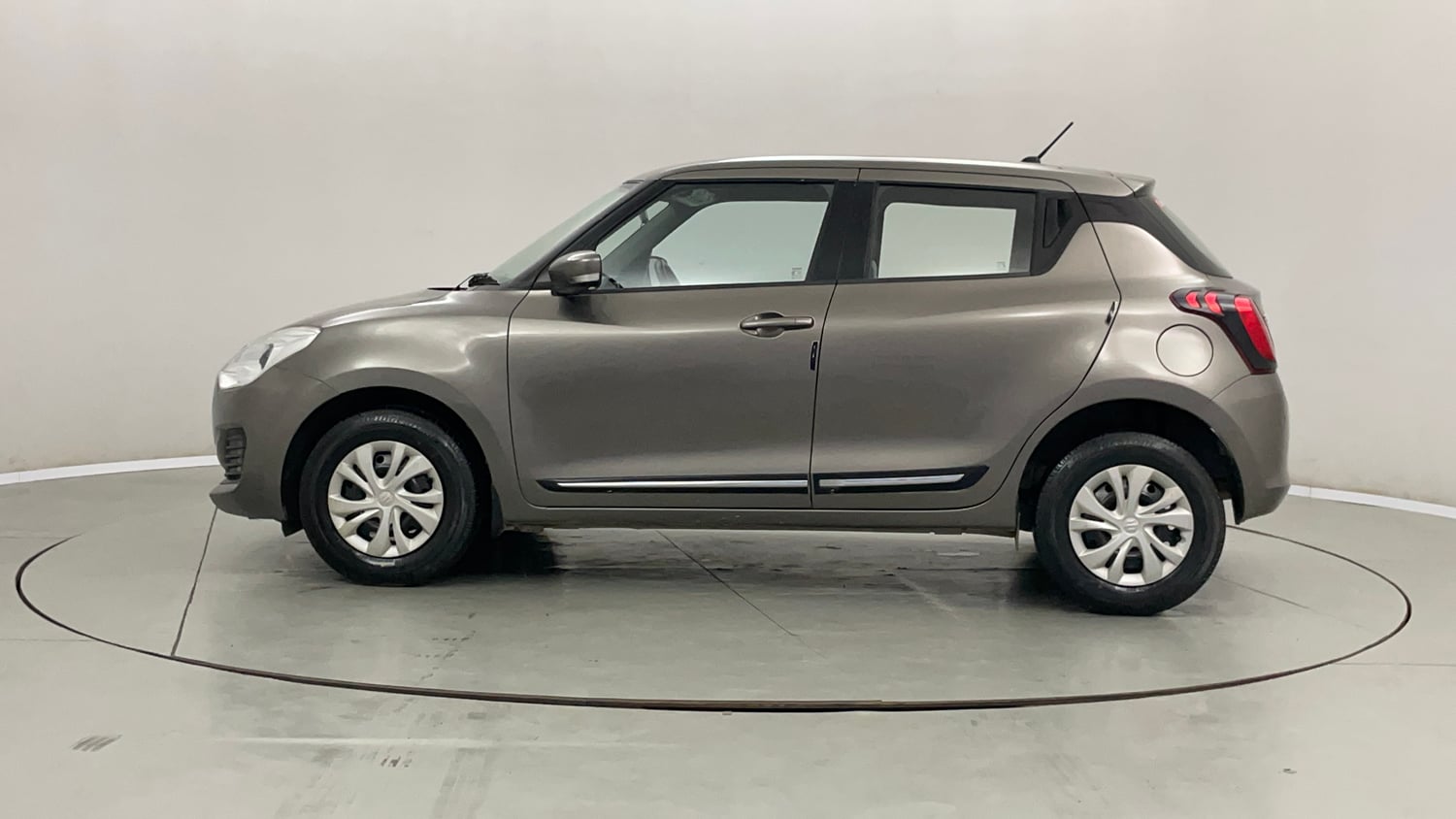 Used 2020 Maruti Suzuki Swift VXi Petrol Manual exterior LEFT SIDE VIEW