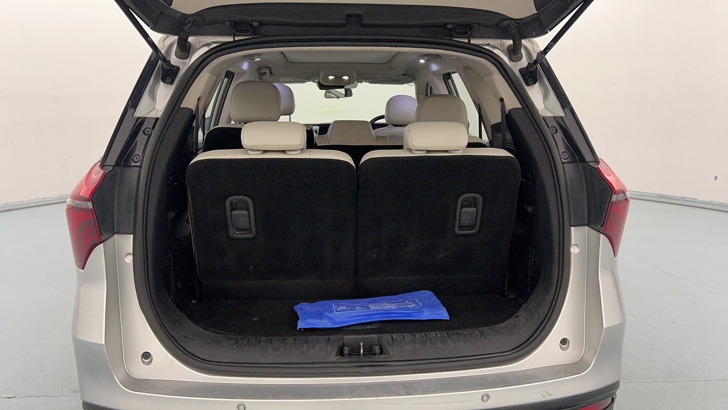 Used 2022 Mahindra XUV700 AX 7 Petrol MT 7 STR Petrol Manual interior DICKY INSIDE VIEW