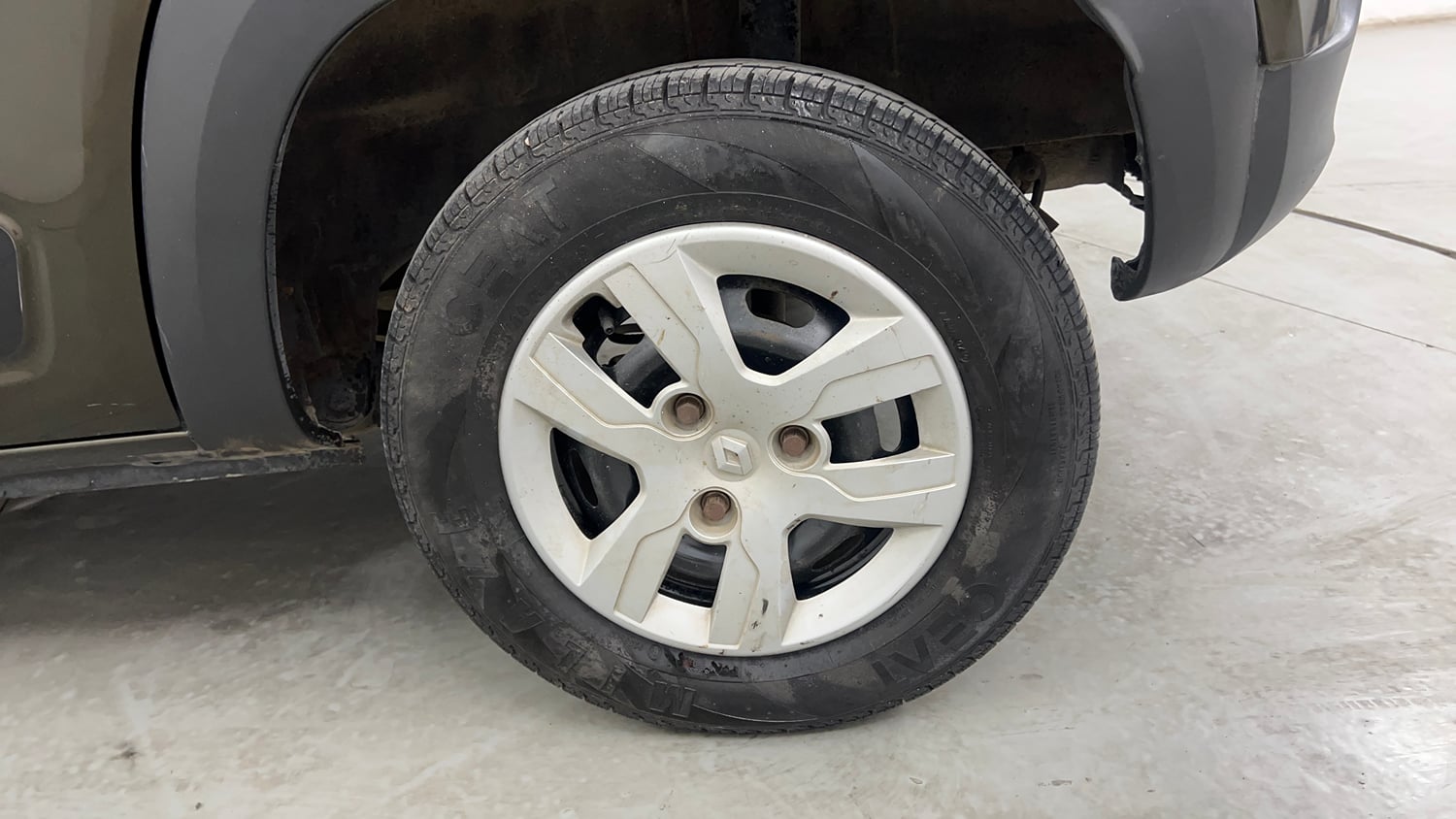 Used 2016 Renault Kwid RXT Petrol Manual tyres LEFT REAR TYRE RIM VIEW