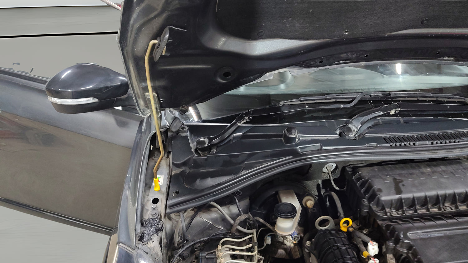 Used 2022 Tata Tiago NRG XZ MT Petrol Manual engine ENGINE RIGHT SIDE HINGE & APRON VIEW