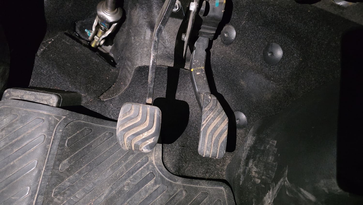 Used 2022 Nissan Magnite XV Premium Turbo CVT Petrol Automatic interior PEDALS VIEW