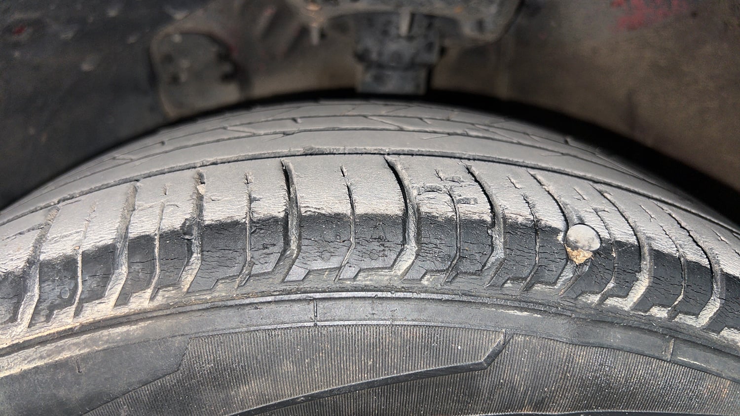 Used 2021 Hyundai New i20 Asta (O) 1.2 MT Petrol Manual tyres LEFT FRONT TYRE TREAD VIEW