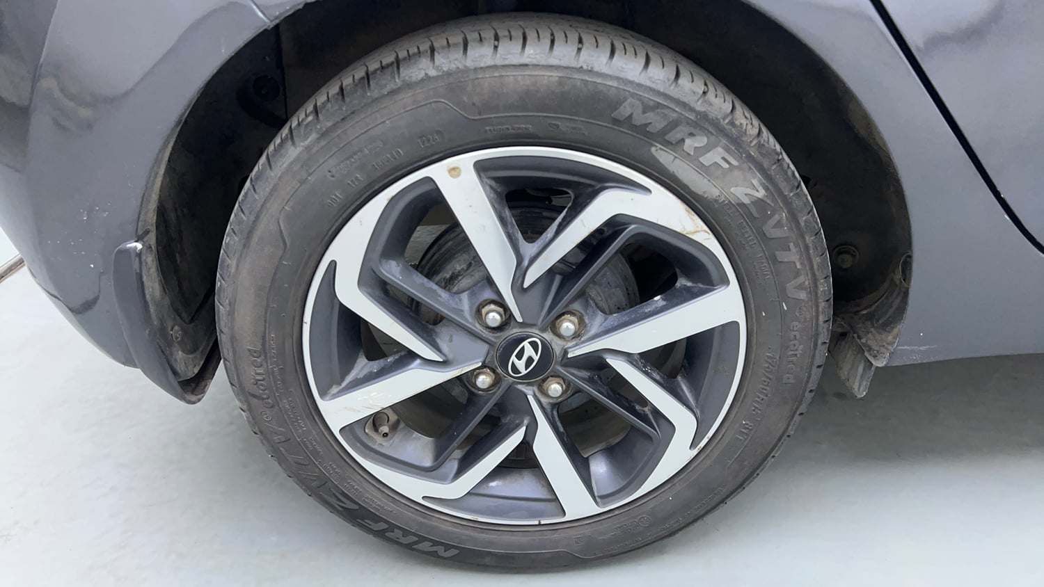 Used 2022 Hyundai Grand i10 Nios Asta 1.2 Kappa VTVT Petrol Manual tyres RIGHT REAR TYRE RIM VIEW